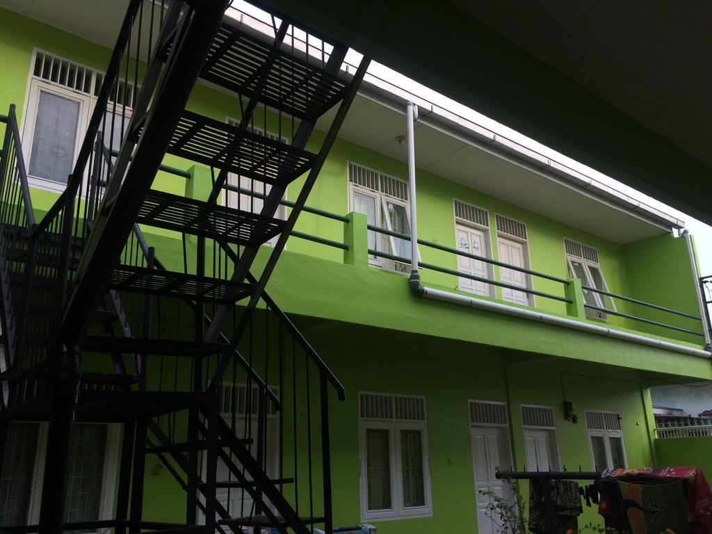 Griya 24 Homestay Medan Exterior foto